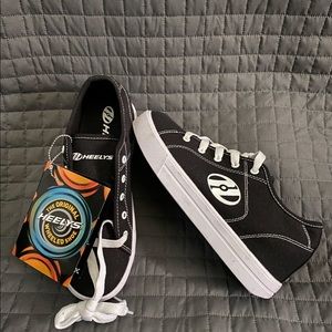 NWT Heelys M6